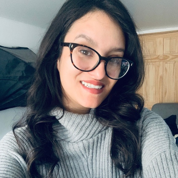 Meet your Posher, Stephanie - Picture 3 of 4